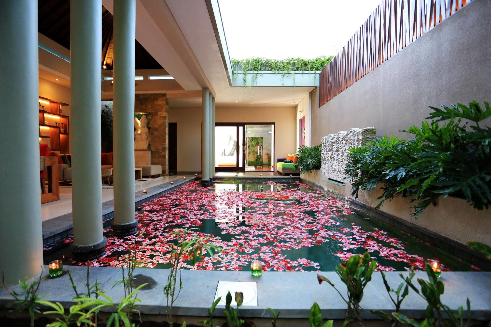 The Kasih Villas & Spa Seminyak Buitenkant foto